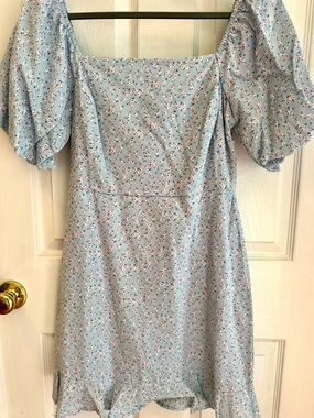 Light Blue Floral Puff-Sleeve Dress